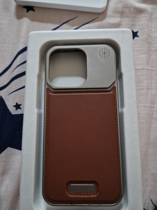 Vând 3 huse Iphone 16 pro Pitaka si 1 pentru Iphone 15 pro max