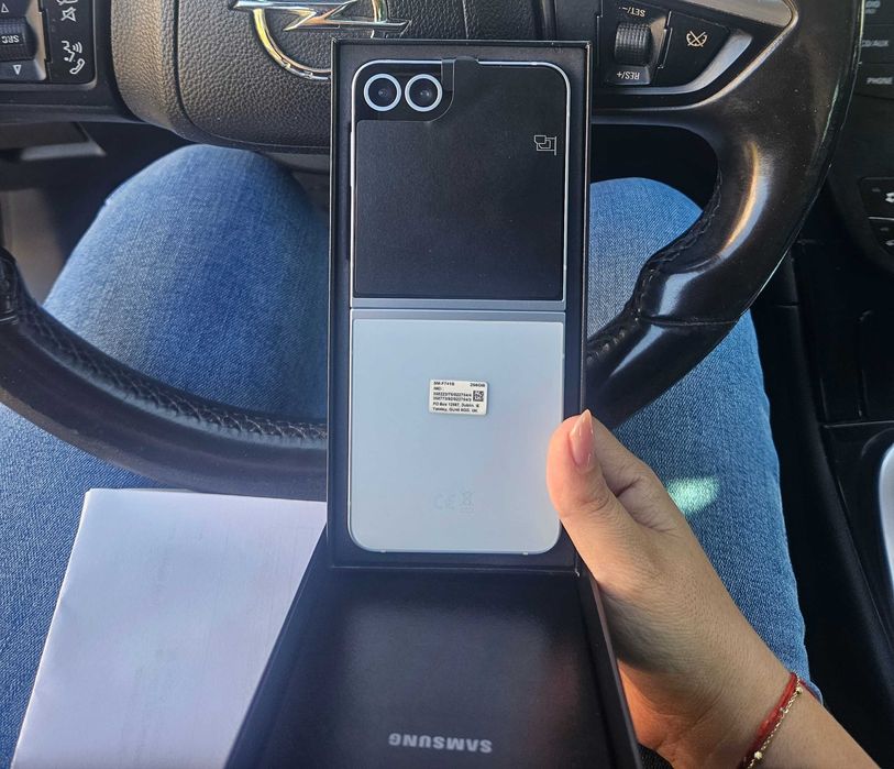 Samsung galaxy Flip 6