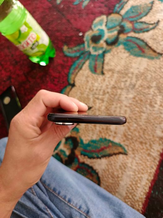 OPPO Reno 8T xolati zur