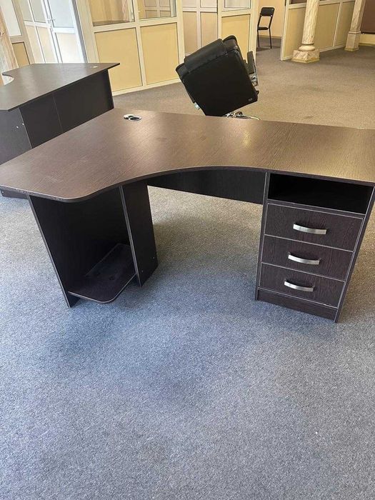 Офисная мебель, столы