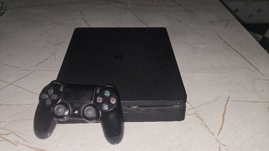 Playstation 4 slim sotiladi