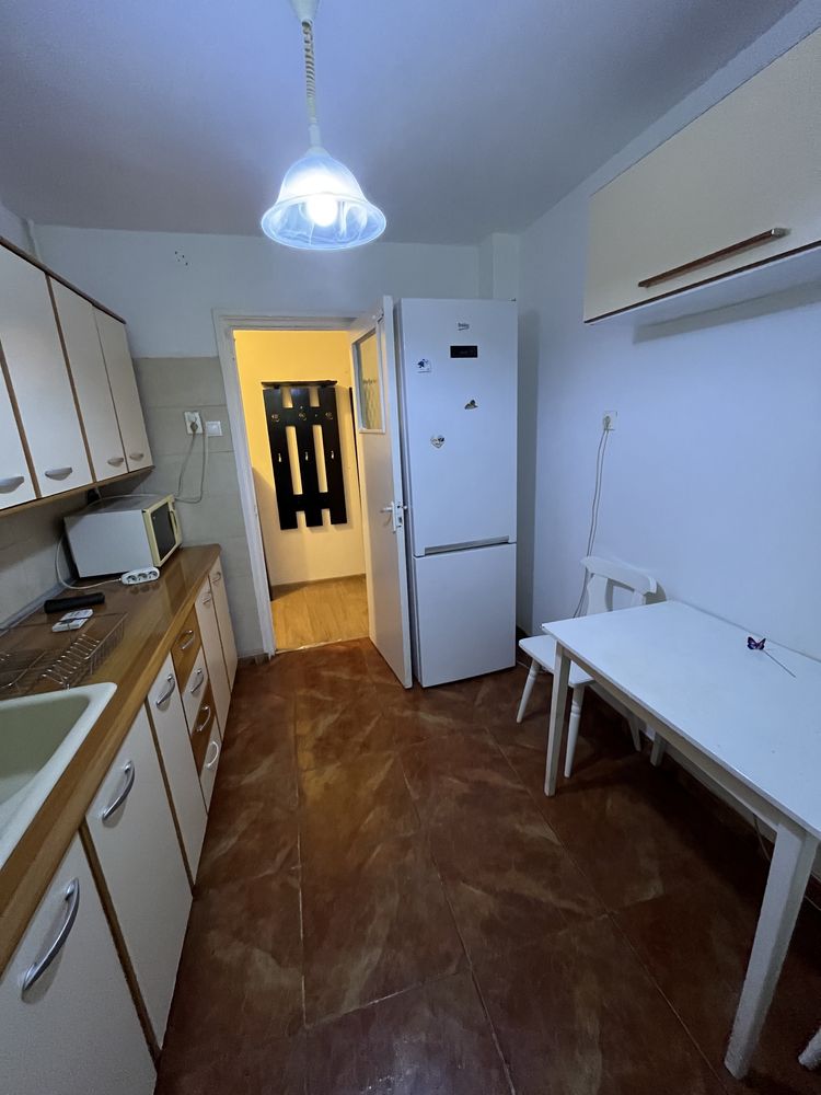Apartament doua camere Calea Bucuresti, et.1 semidecomandat
