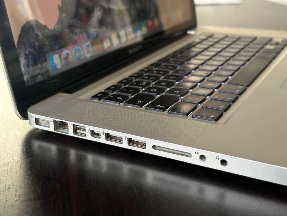 MacBook Pro i7 SSD 15 inch HD