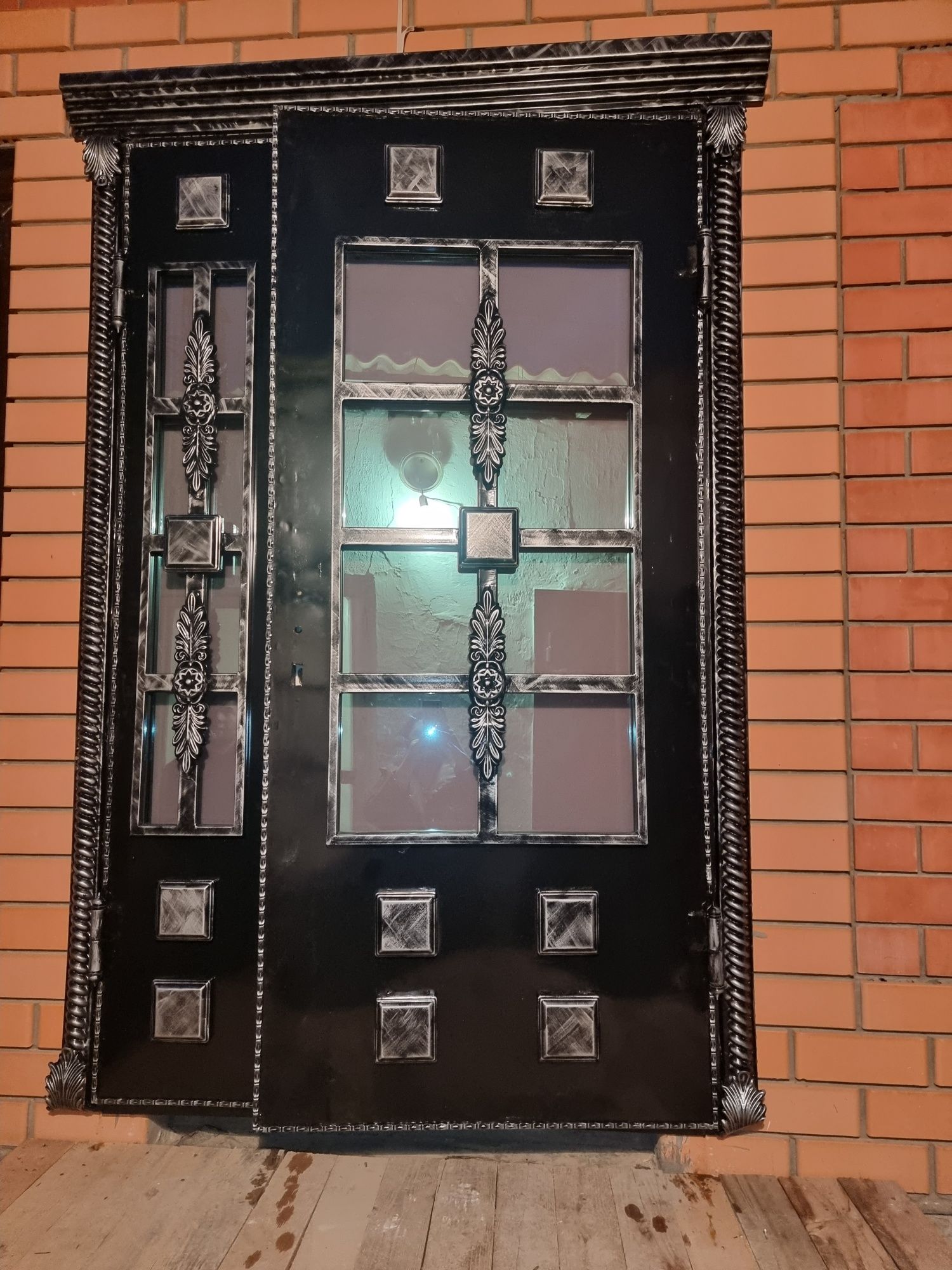 Изготовление  дверей стеклянных входных