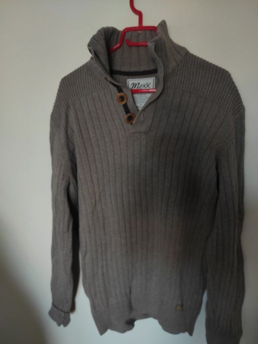 Pulovere, jersee, mărimi diferite, modele diferite, culori diferite