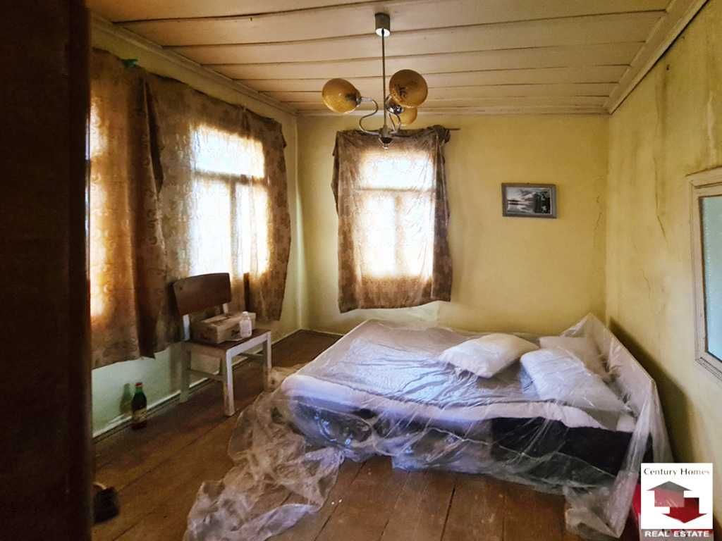 116190 Красива стара къща, с равен двор и кладенец, в с. Присово