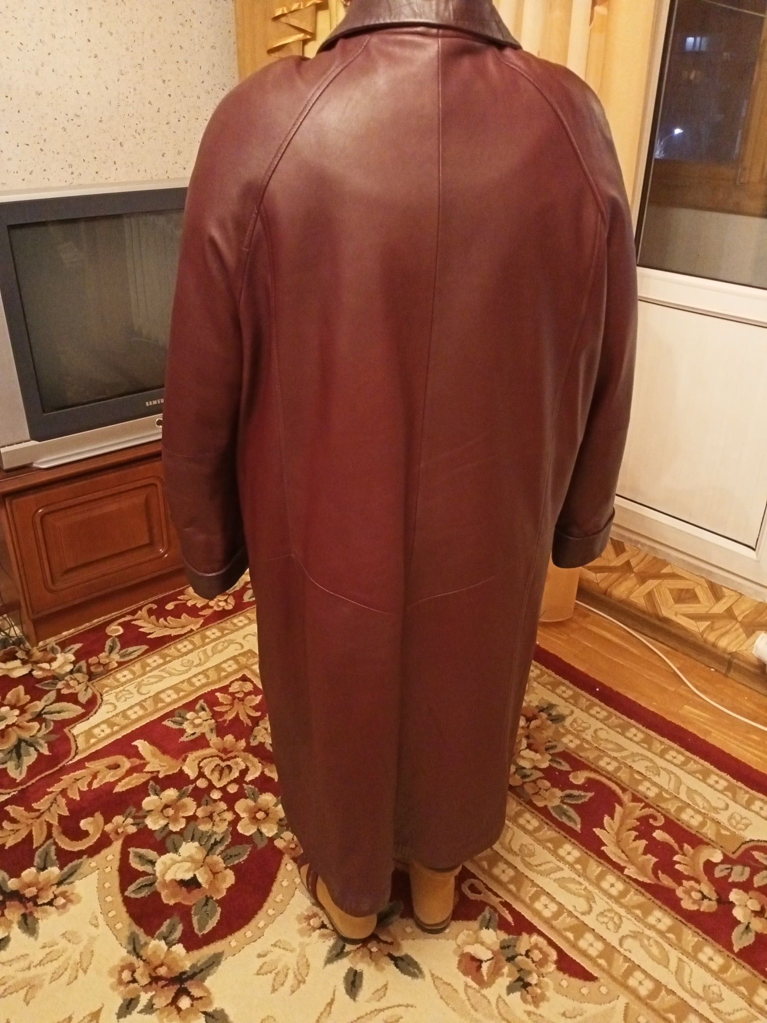 Продается кожаный плащ