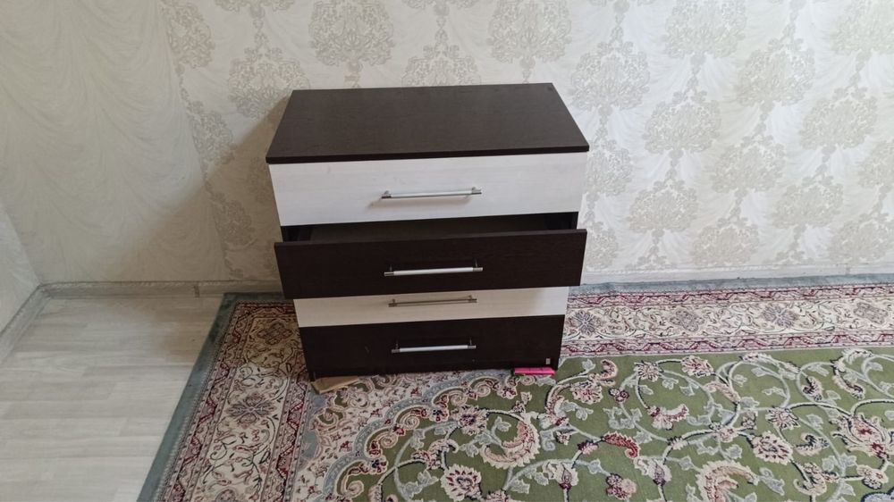 Продам тумбочку