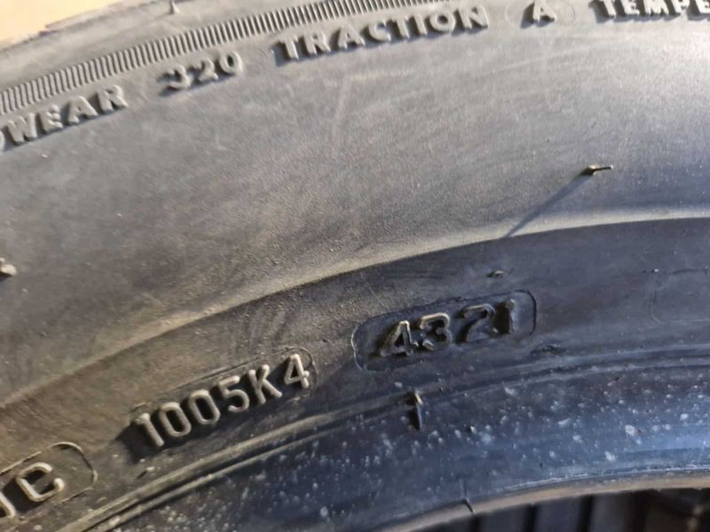 4 Bridgestone R17 215/60
летни гуми DOT4321