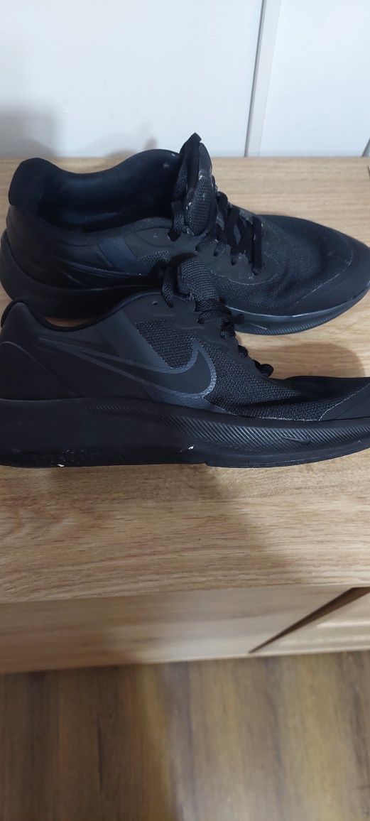 Vând adidas Nike