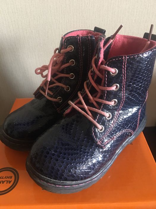 Продам осенние ботинки для девочки