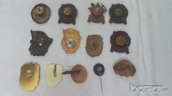Лот нагръдни соц знаци
