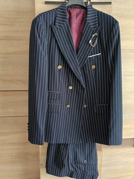 Vând costum barbati