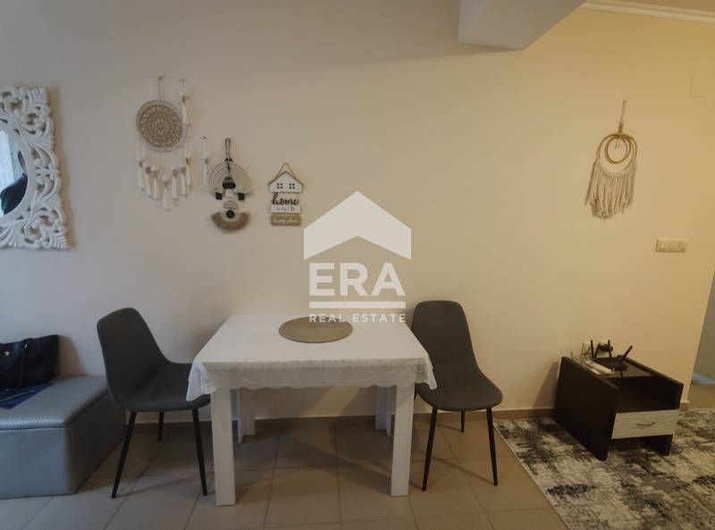 Едностаен обзаведен апартамент под наем, със собствен двор и паркомяст