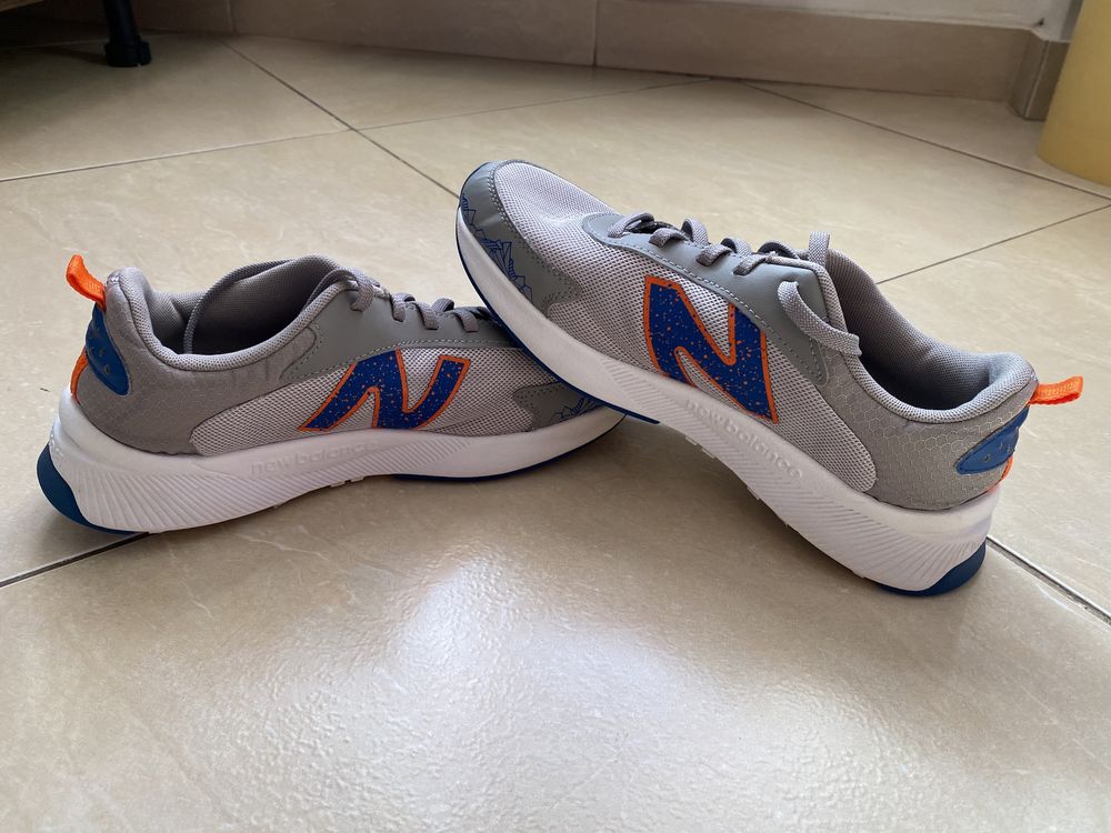 Adidași New Balance de băieți nr 39