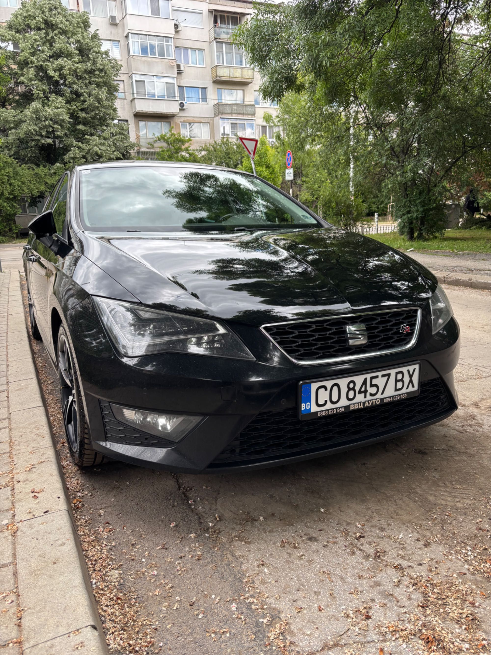 Продавам Лек автомобил