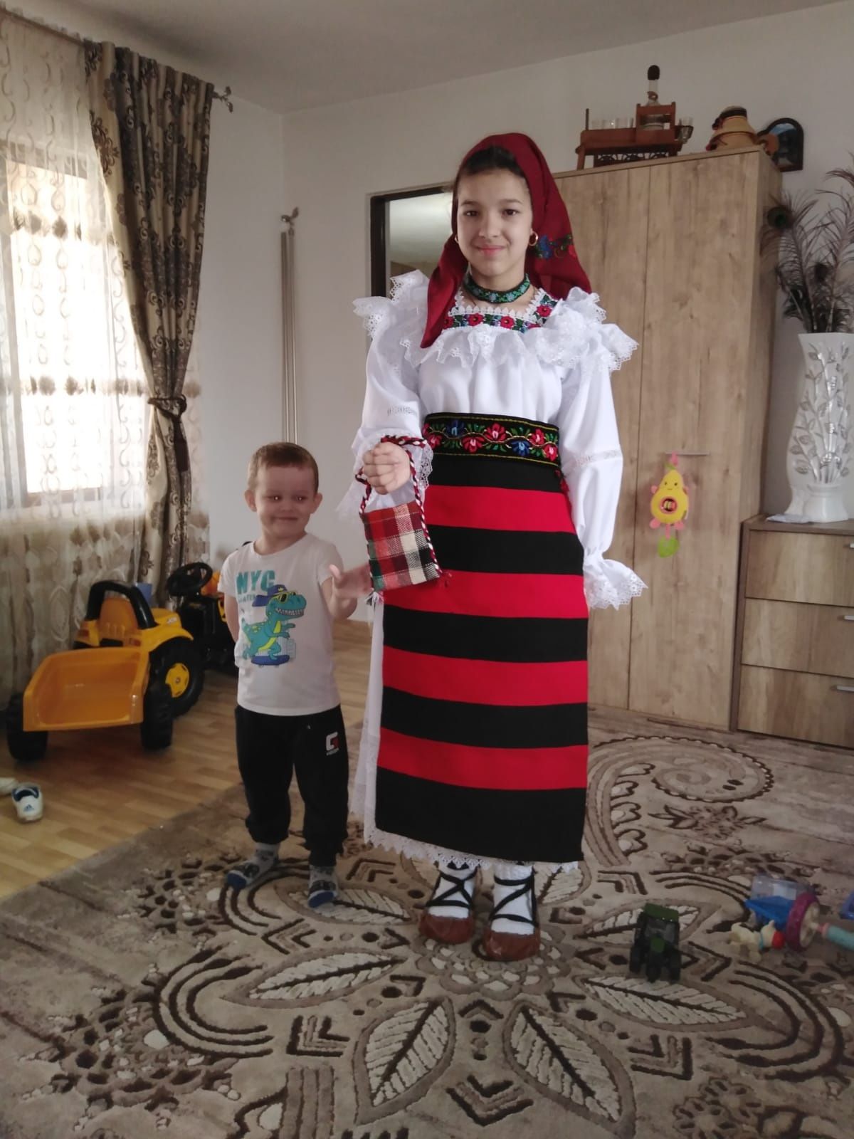 Costum popular pentru femei de Maramures cu Zadiii/catrinte