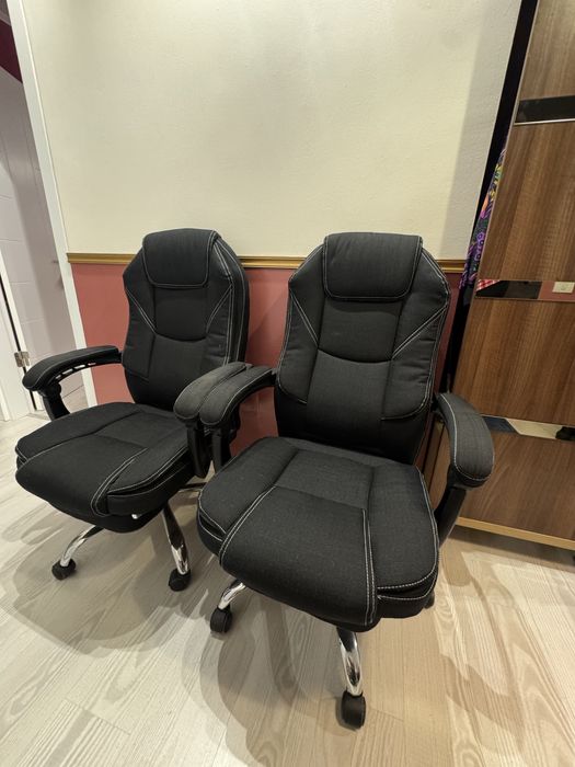 Doua scaune ergonomice, cu masaj si suport lombar