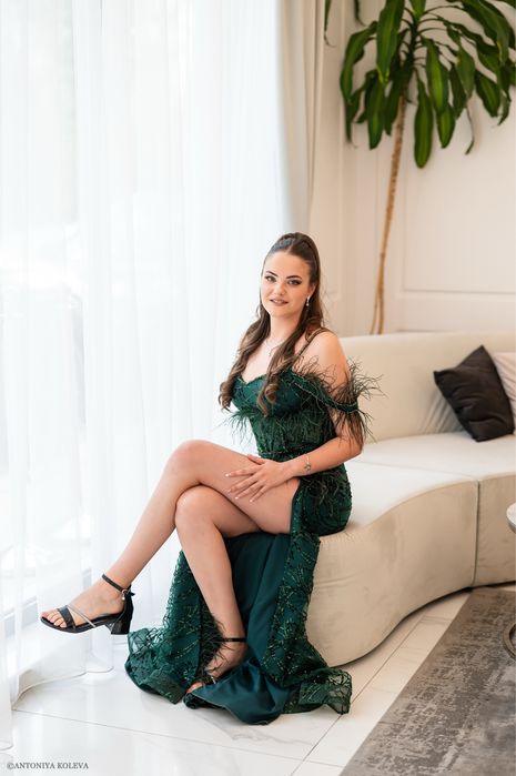 Зелена бална рокля