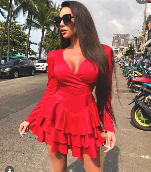 Rochie roșie scurtă cu mânecă lungă privet boutique