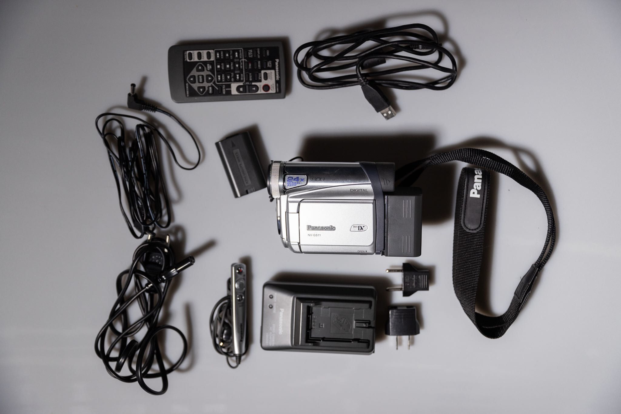 Camera Video Panasonic NV-GS11 cu telecomanda microfon si geanta
