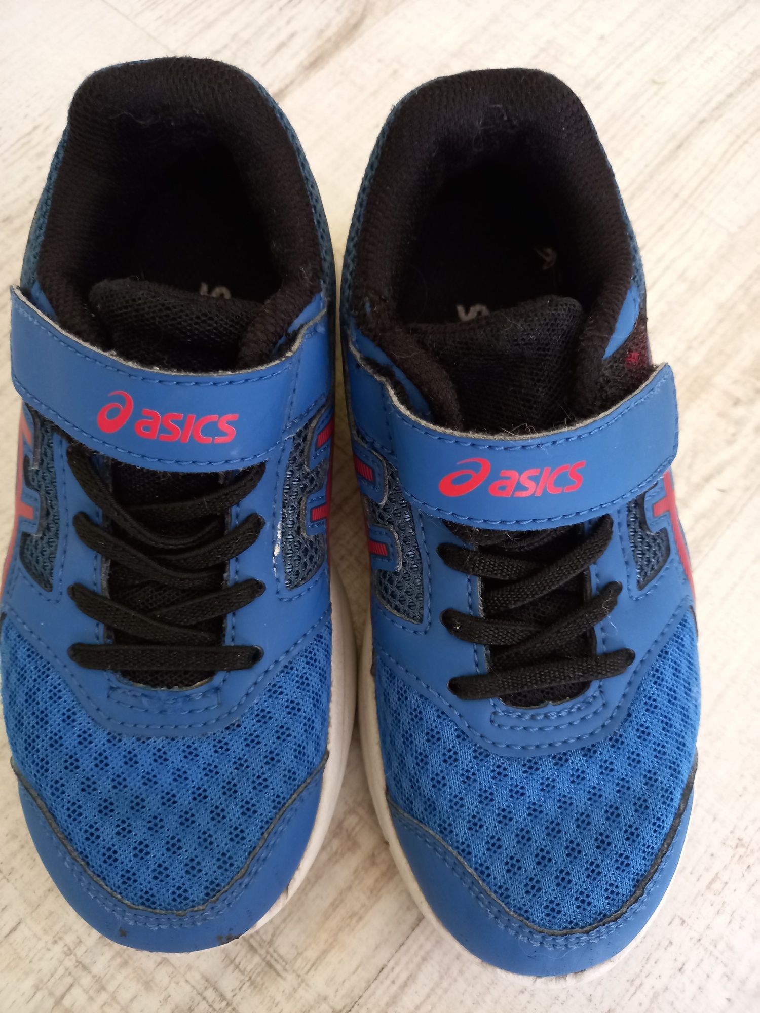 Изключително запазени детски маратонки Asics