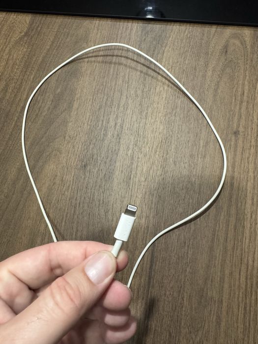 Cablu incarcare Iphone 14 Pro Stare F buna Pret : 45 lei