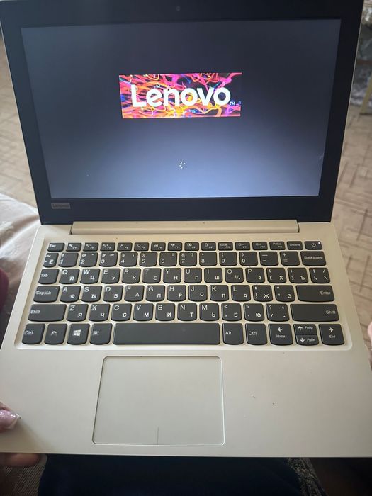 Ноутбук марка Lenovo