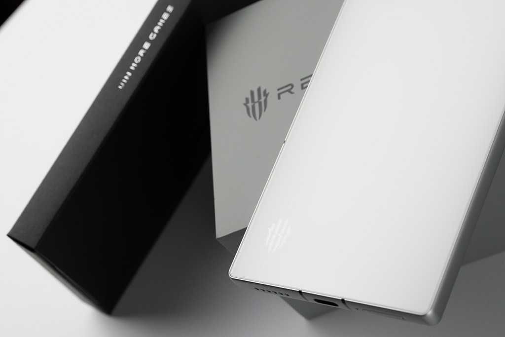 REDMAGIC 10 Air - 6.8" AMOLED, 16GB/512GB, Snapdragon Gen 3, 6000mAh