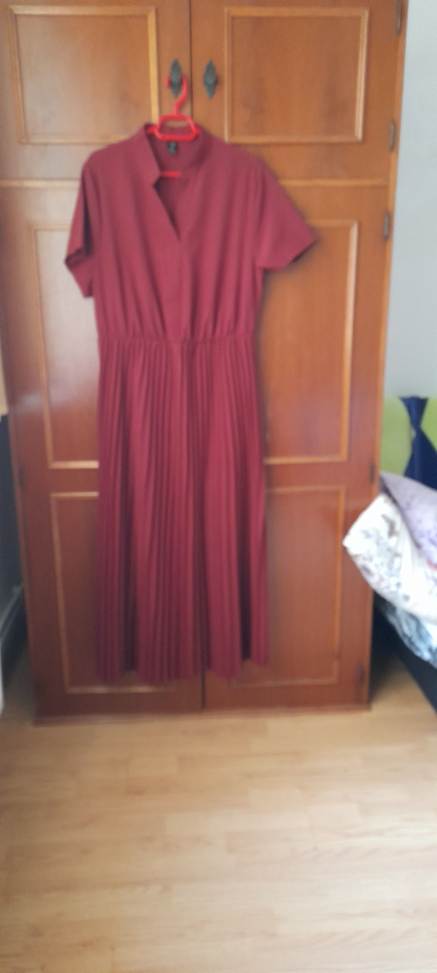Vând rochie frumoasă subțire SHEIN mărimea XL material fin