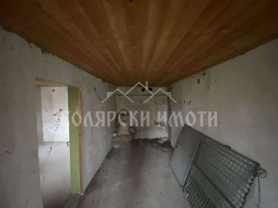 Двуетажна къща за ремонт в село Обединение