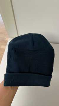 Caciula Pull & Bear (marime cap mic spre mediu)