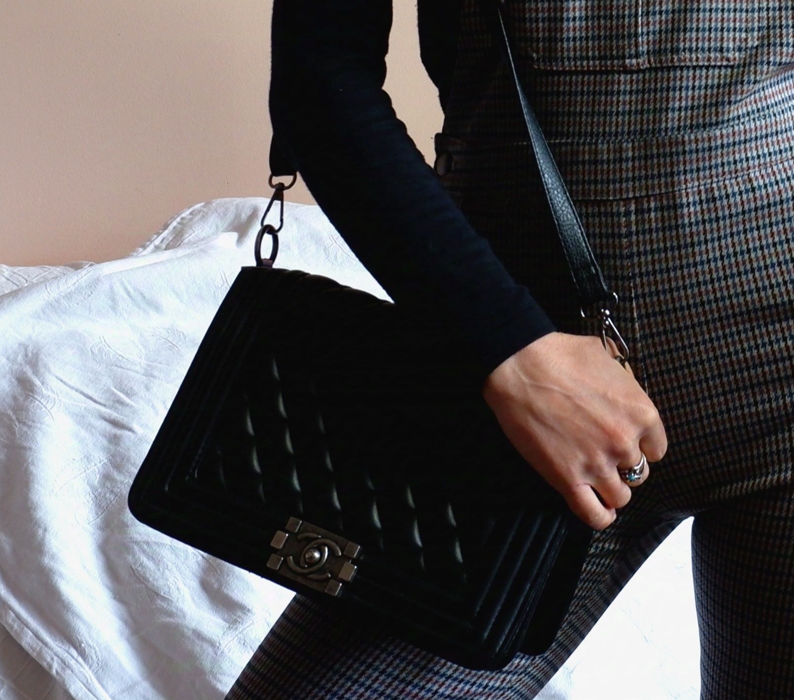 Чанта Chanel модел boy bag