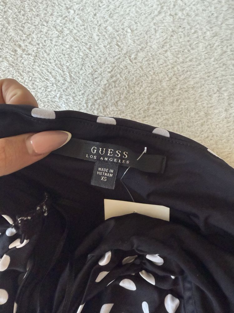 Guess рокля на бели точки