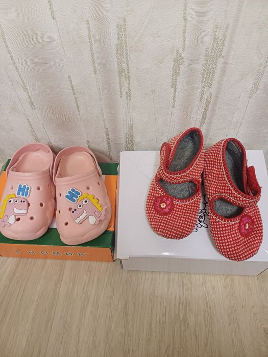 Продам детские сланцы и домашние тапочки на девочку