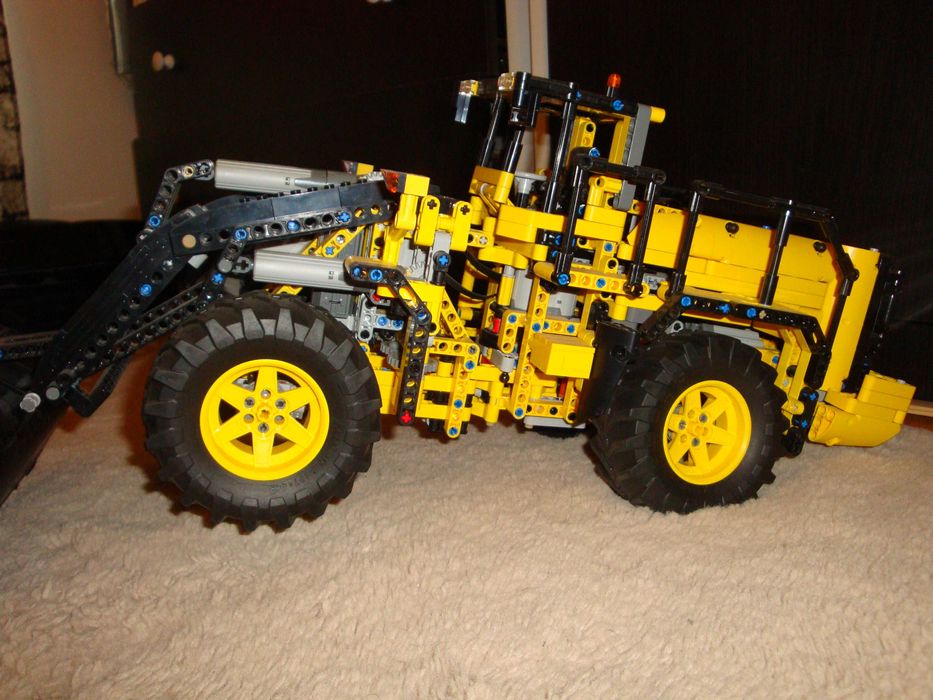 incarcator excavator vola 4 motoare Lego Technic 42030 telecomanda