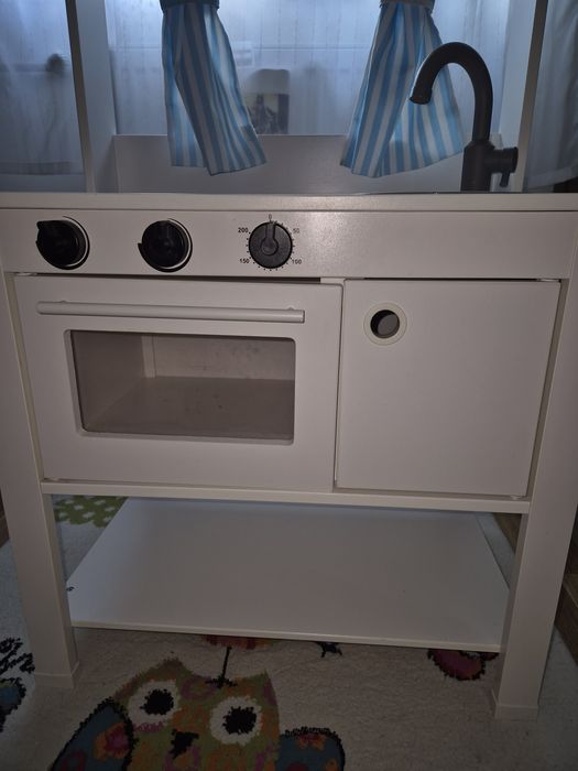 Bucatarie de lemn, 3 in 1( bucătărie, magazin si teatru de papusi)