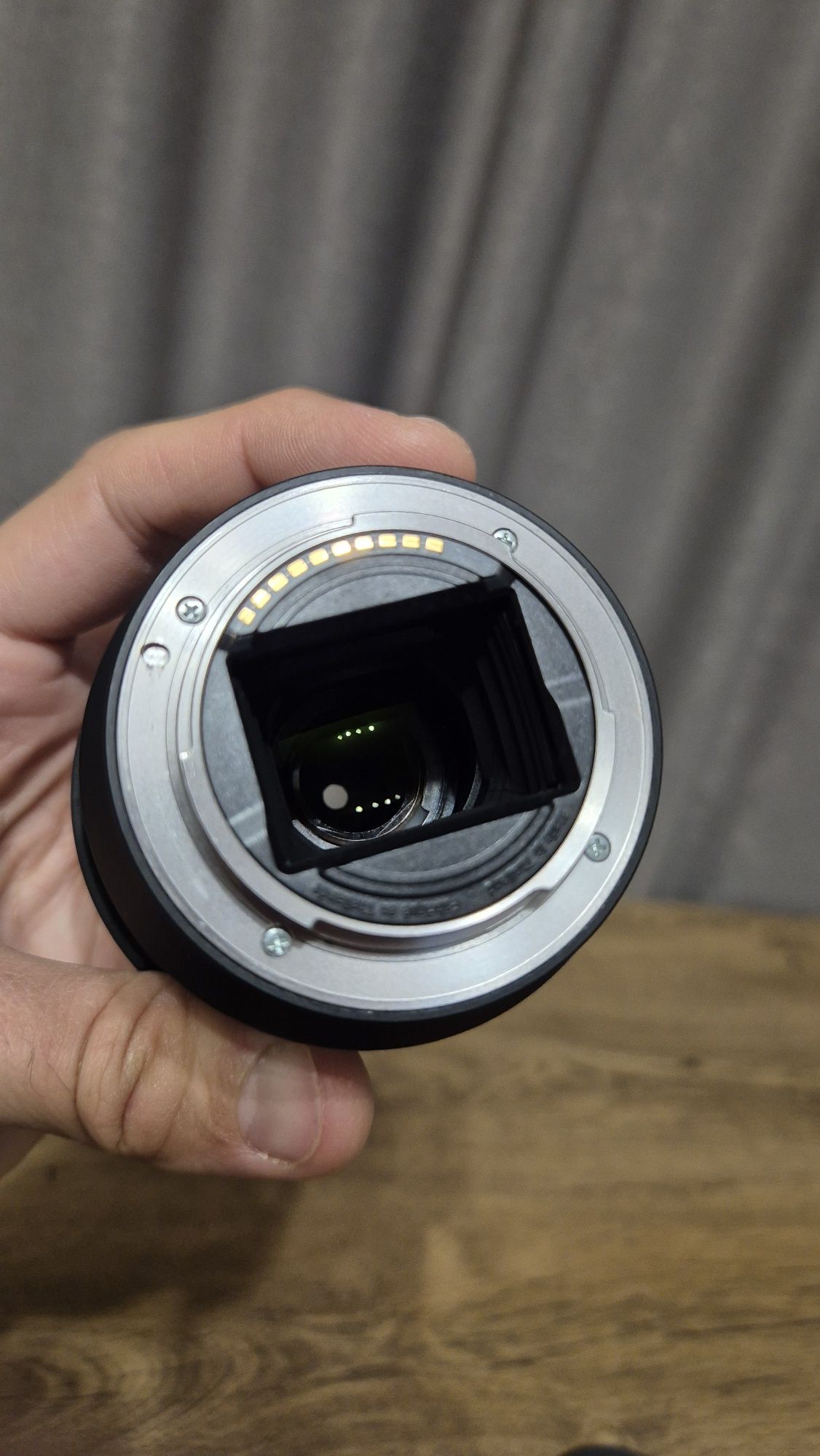 Обектив Sony FE 28-70
