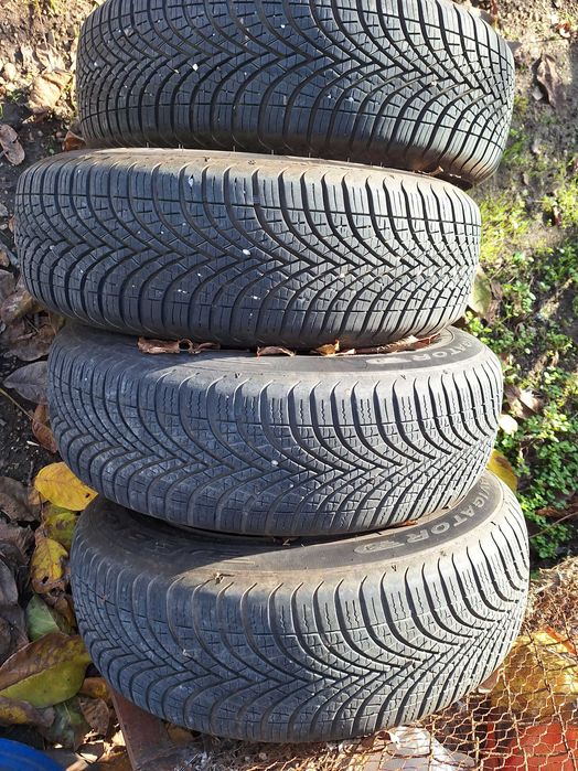 Всесезонни гуми,вървят с джантите