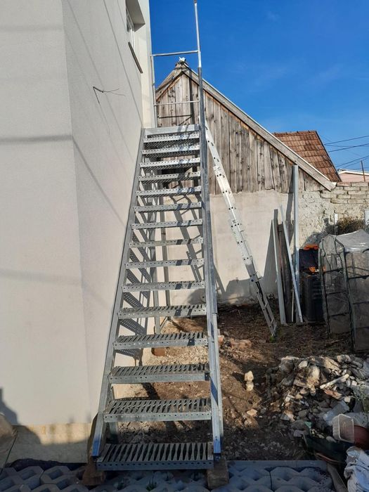 Scara metalica zincata  exterioara pentru ,case, beciuri și incendii