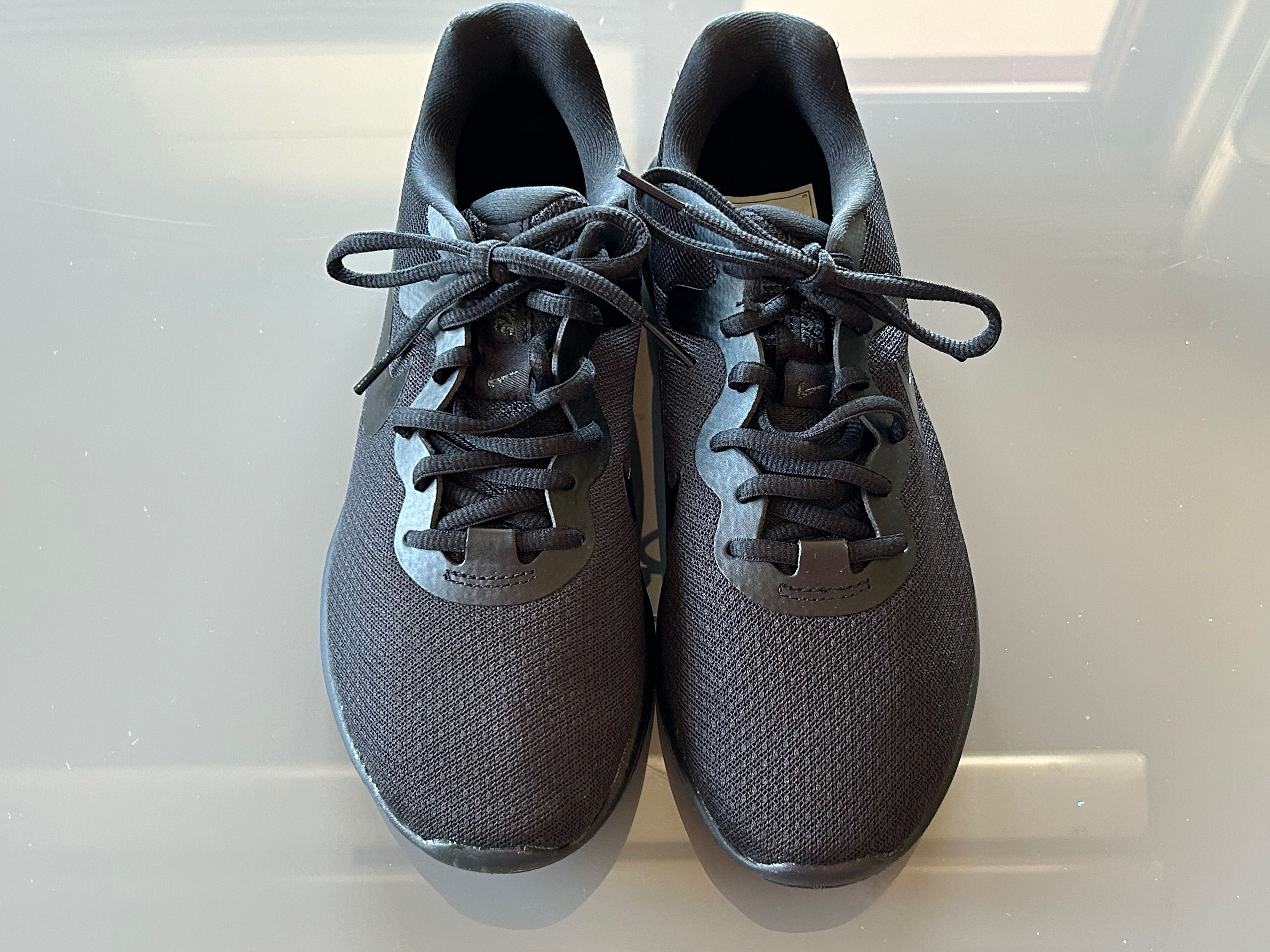 Нови обувки Nike Revolution 6, номер 39