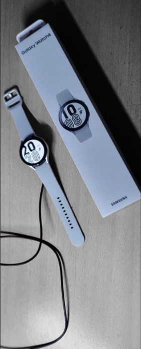 Vand Samsung Galaxy Whatch 4 Wifi,fara esim,silver de 44 mm in stare p