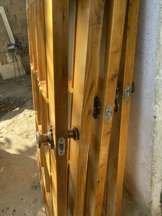 Срочно продам двери чисто из дерево в отличном состояние
