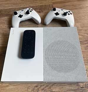 Xbox ONE S 1TB и аксесоари