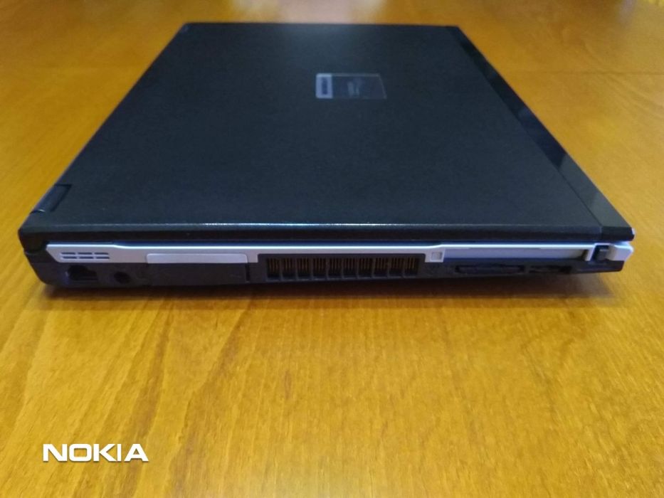 Лаптоп Fujitsu Siemens с докинг станция, безжична мишка и чанта Golla