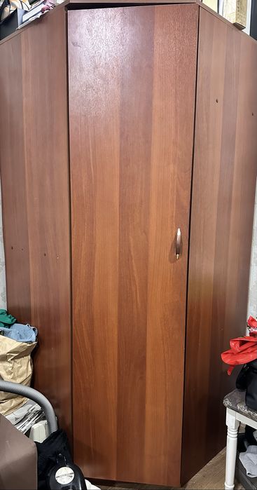 Продам угловой шкаф