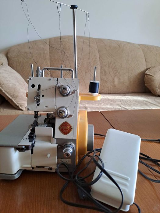 Оверлог триконечен