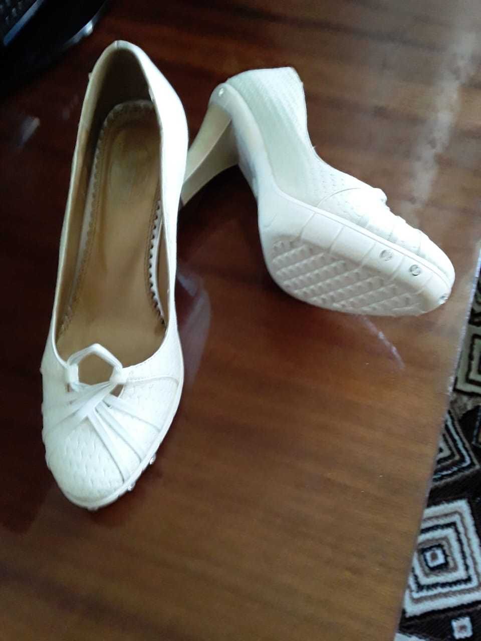 Туфли женские, белые