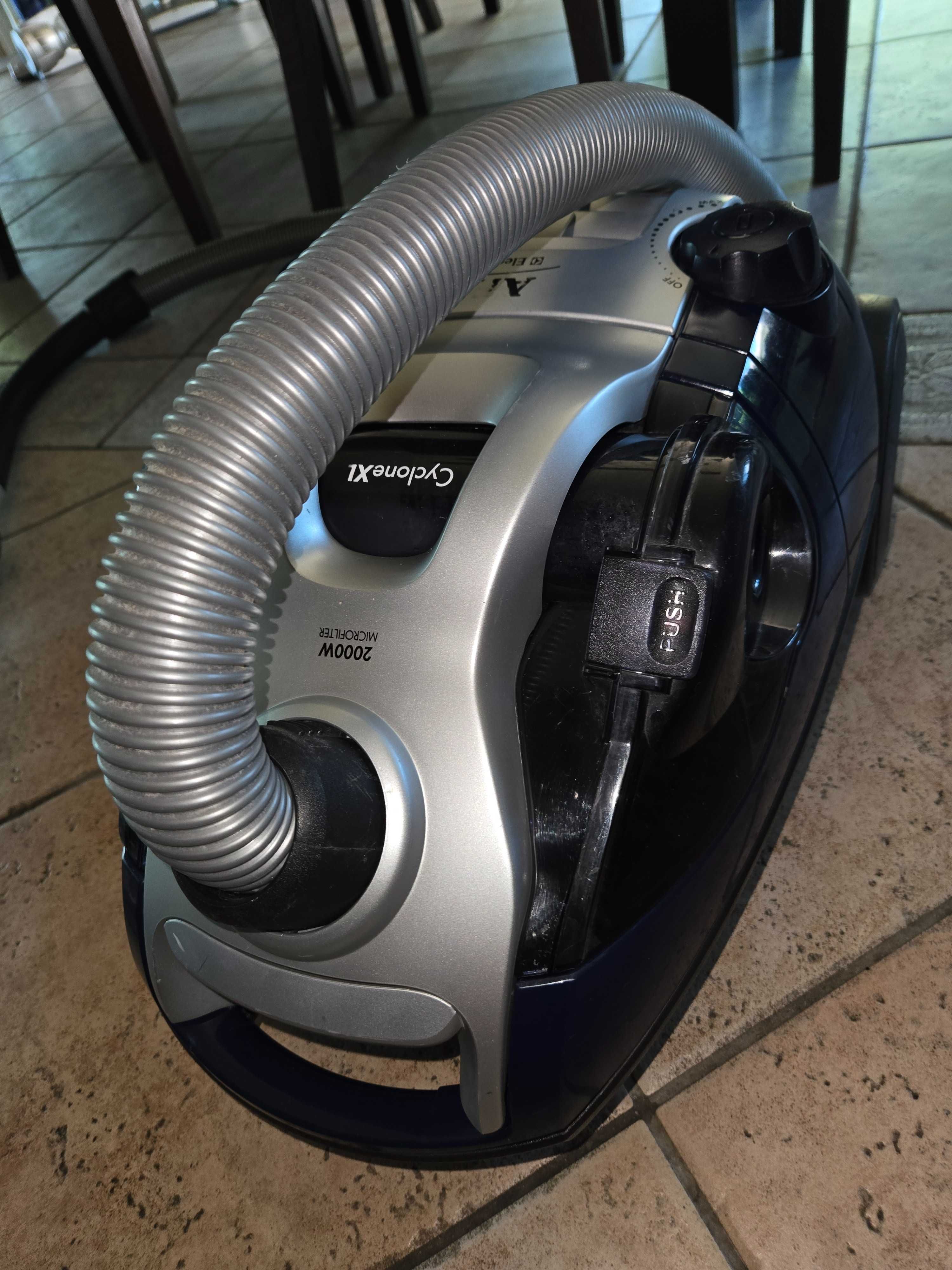 Прахосмукачка AEG, Electrolux CycloneXL 2000w