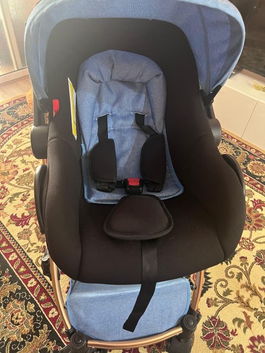 Vând cărucior cu landou și scoica